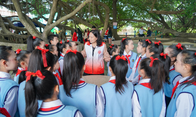 Local students participate in the conservation project of ancient trees in Shantou, Guangdong Province. Photo: Courtesy of Wang Dong 