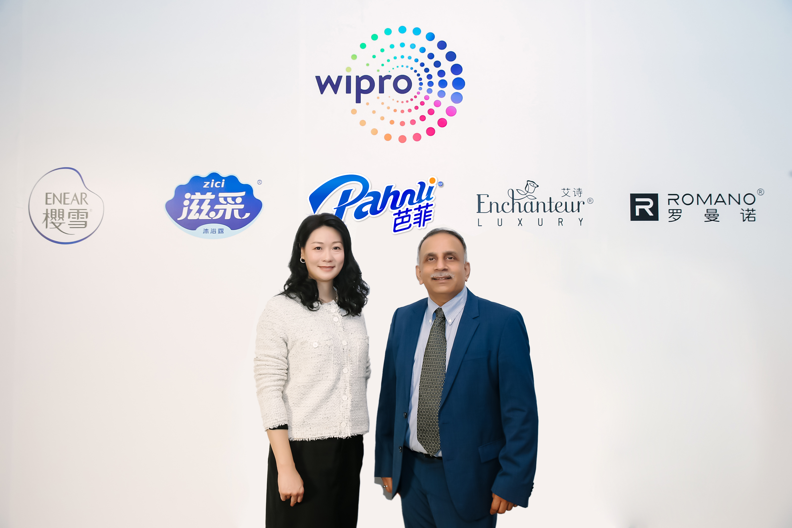 Nagender Arya (right), President East Asia & Business Development of Wipro Group, and Li Yinglin, CEO of Wipro (Guangdong) consumer care Co.LTD. Photo: Courtesy of Wipro Group