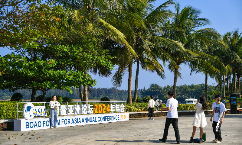 Participants take photos at the permanent site of Boao Forum for Asia in Boao, South China’s Hainan Province, on March 27, 2024. Photo: VCG