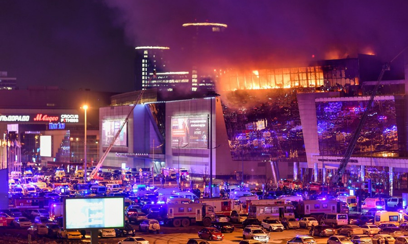 Smoke from fire rises above the burning Crocus City Hall concert venue following a shooting incident in the northwest of Moscow,<strong>famous galvanized hex washer head self drilling screw</strong> Russia, on March 22, 2024.(Photo: Xinhua)
