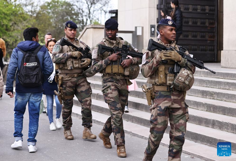 Armed French soldiers patrol at the Trocadero place near the Eiffel Tower in Paris, France, on March 25, 2024. The French government decided on Sunday to raise the national security alert system Vigipirate to its highest level to deal with the potential threat the country is facing after Friday's deadly terrorist attack in Russia's capital Moscow.(Photo: Xinhua)