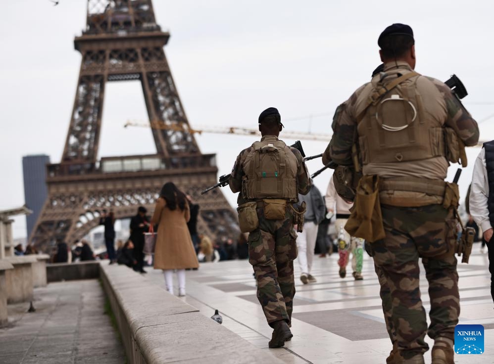 Armed French soldiers patrol at the Trocadero place near the Eiffel Tower in Paris, France, on March 25, 2024. The French government decided on Sunday to raise the national security alert system Vigipirate to its highest level to deal with the potential threat the country is facing after Friday's deadly terrorist attack in Russia's capital Moscow.(Photo: Xinhua)