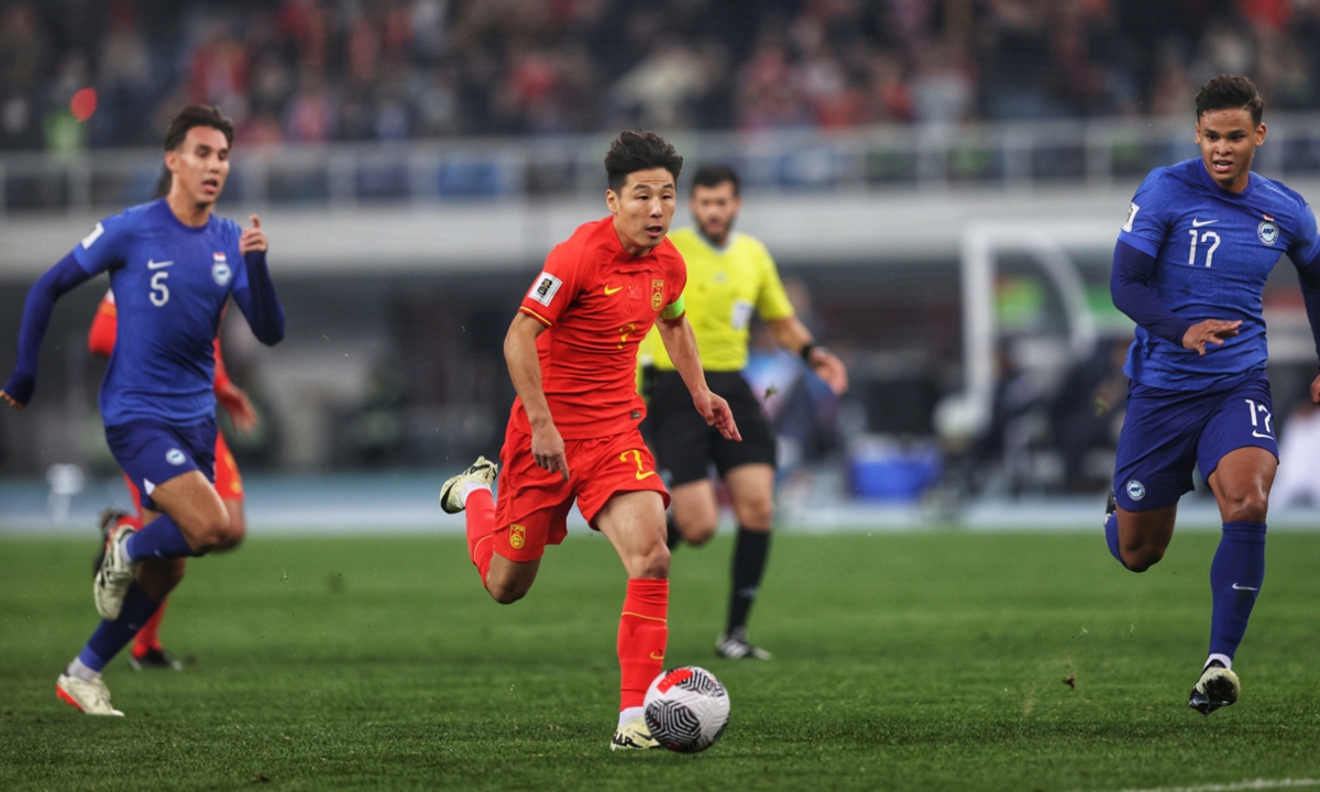 Chinese striker Wu Lei drives the ball in the FIFA World Cup qualifying match against Singapore in Tianjin on March 26, 2024. Wu contributed two goals to the 4-1 win, Team's China's first victory since November 2023. Photo: Cui Meng/GT