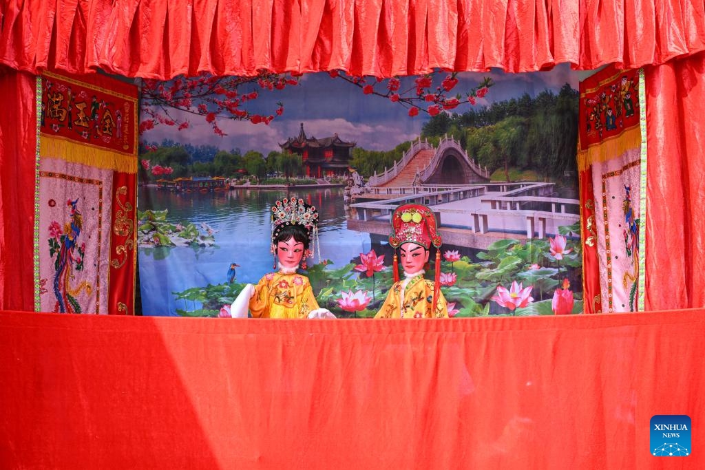Artists perform a puppet show at Dongyu Island in Boao, south China's Hainan Province, March 26, 2024. An exhibition featuring the city of Haikou is held during the Boao Forum for Asia (BFA) Annual Conference 2024 at Dongyu Island where visitors and guests could enjoy the rich intangible cultural heritages of Hainan at close range.(Photo: Xinhua)