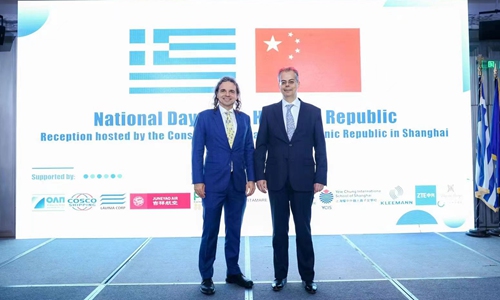 The Ambassador and the Consul General at the ceremony Photo: Courtesy of the Consulate General of Greece in Shanghai