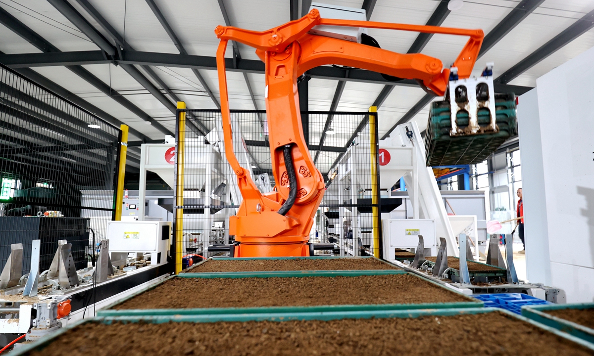 Robots transport seedling trays inside the Xianfeng Agriculture Intelligent Seedling Factory in Luoshe town, Deqing county, Huzhou, East China's Zhejiang Province, on March 25, 2024. Photo: VCG