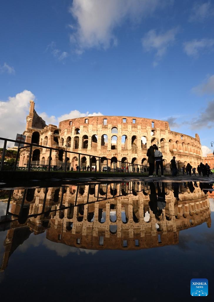 This photo taken on March 27, 2024 shows the reflection of the Colosseum in a puddle after raining, in Rome, Italy.(Photo: Xinhua)