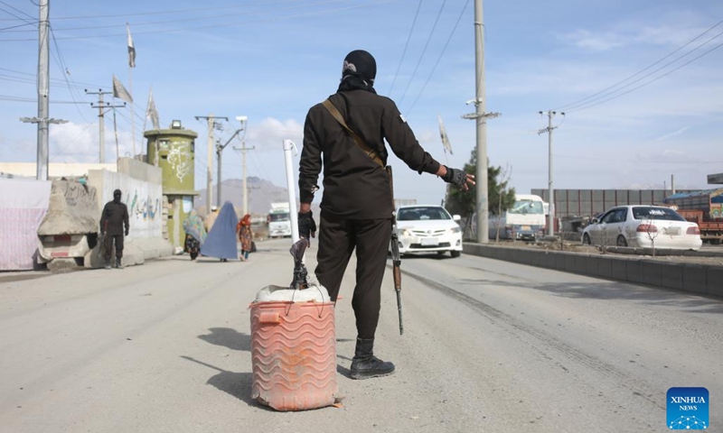 An Afghan security force member stands guard in Kabul, the capital of Afghanistan, March 28, 2024. The Afghan police have arrested 12,540 criminal suspects over the past six months across the country, the Ministry of Interior Affairs said Thursday. (Photo: Xinhua)