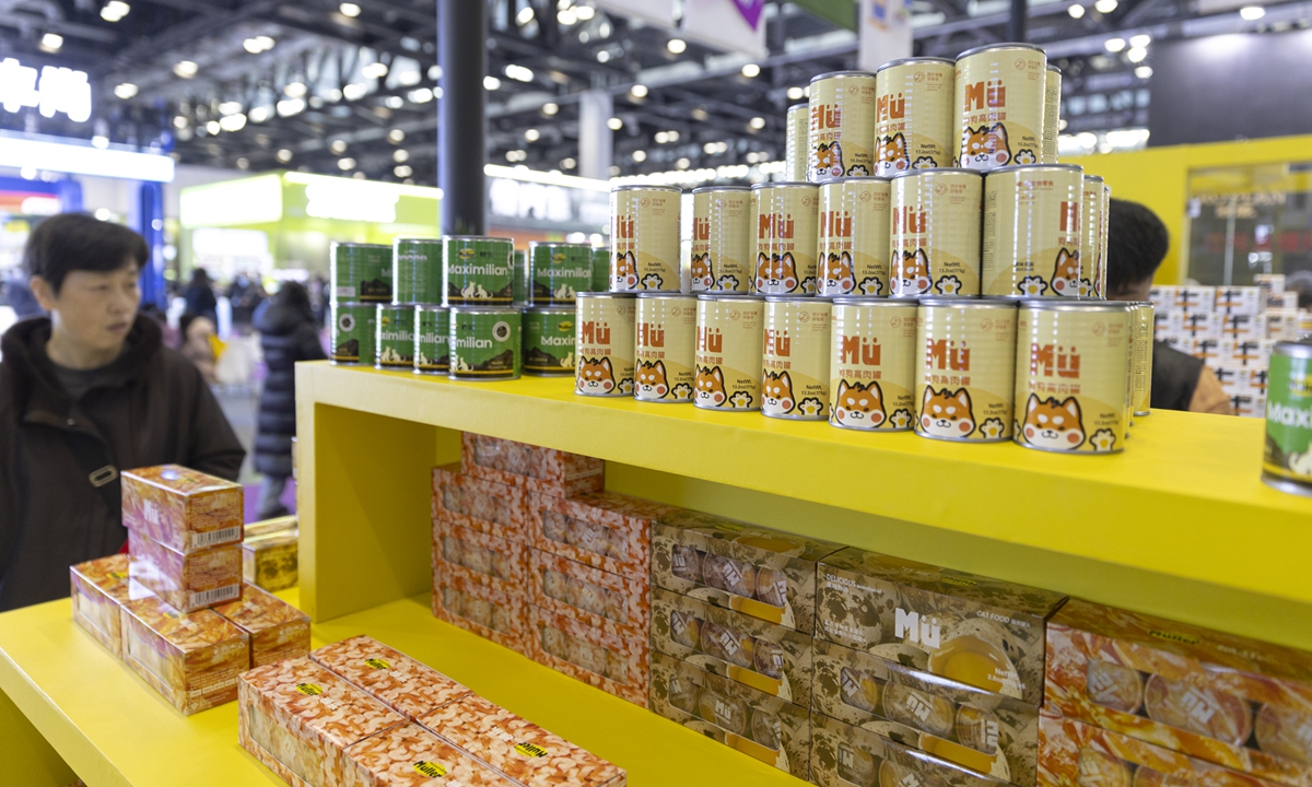 Various brands of pet food are displayed at a pet supplies exhibition in Beijing on March 1,<strong>drywall fiberglass mesh tape company</strong> 2024. Photo: VCG