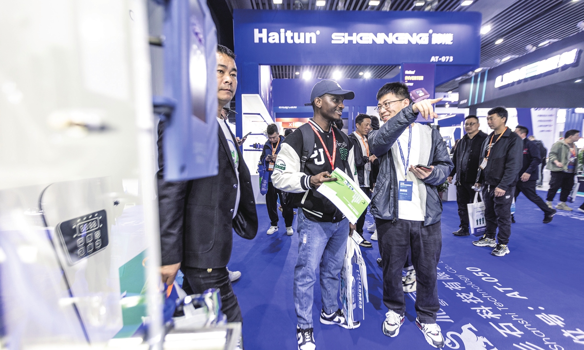 International buyers and exhibitors hold face-to-face talks for trade cooperation at a pump and motor exhibition in Taizhou, East China's Zhejiang Province on April 1, 2024. The exhibition attracted 410 enterprises, with international buyers from 15 countries including India, Egypt, Jordan and Kyrgyzstan. Photo: VCG