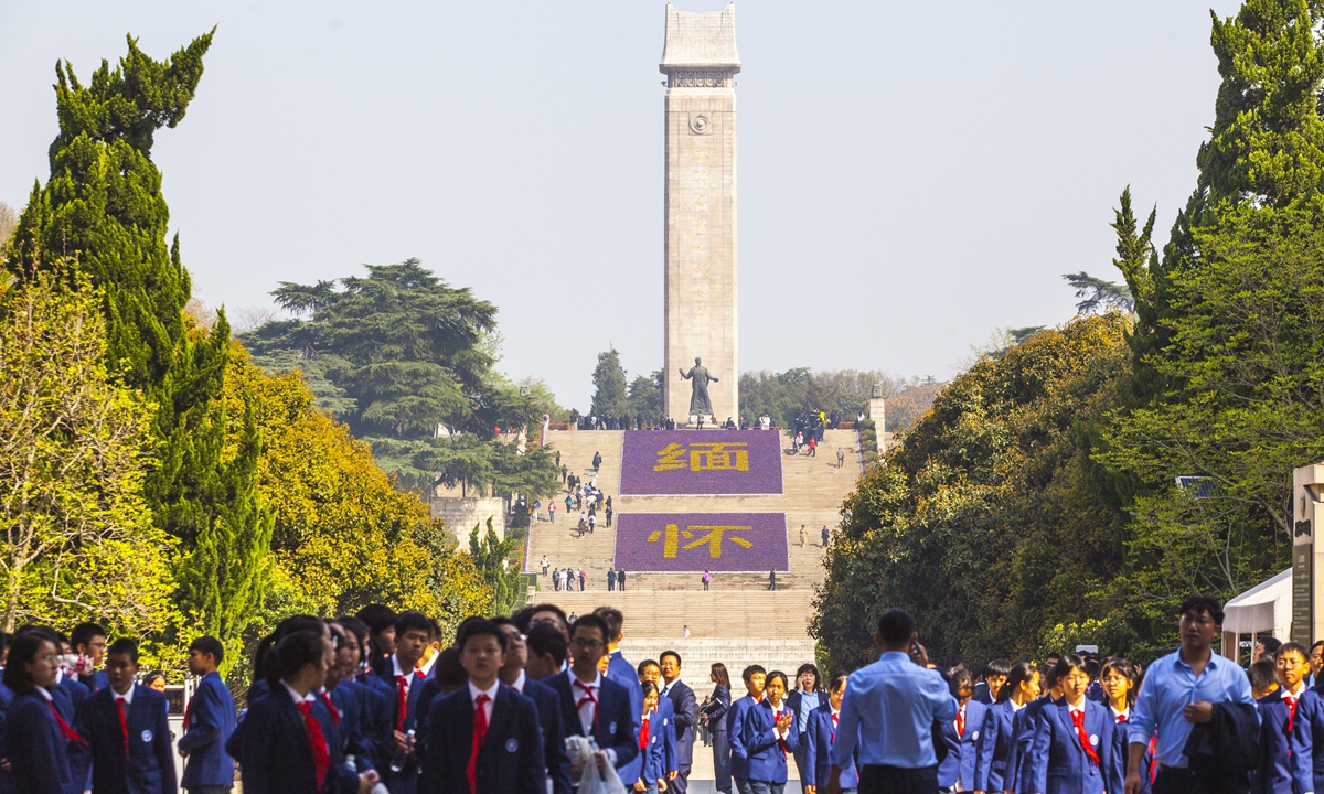 Remembering the heroes

Visitors pay tribute to the revolutionary martyrs at the Yuhuatai Martyrs Cemetery in Nanjing, East China's Jiangsu Province on April 1, 2024. The Qingming Festival, also known as 
