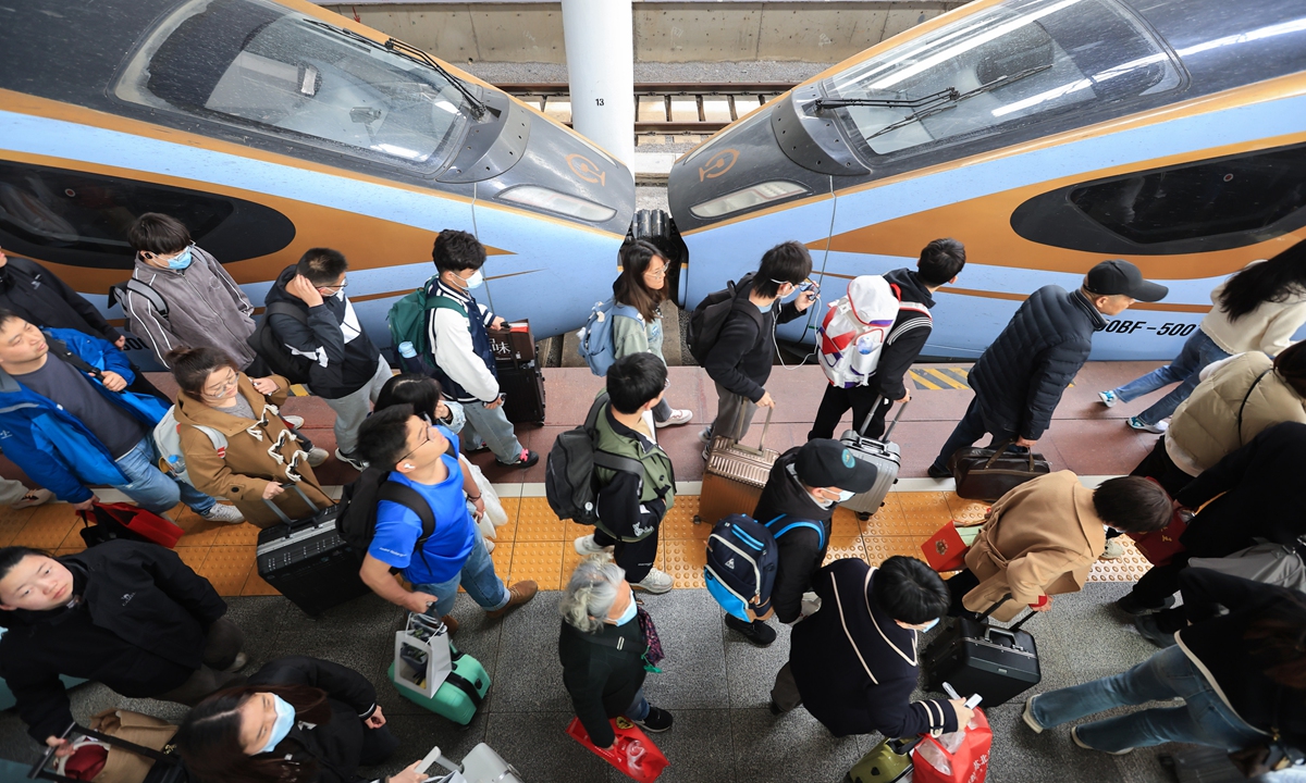 Passengers line up to board a high-speed bullet train at a railway station in Nanjing, East China's Jiangsu Province, on April 6, 2024, the last day of the Qingming Festival holidays. About 119 million domestic tourist trips were made during the holidays. Photo: VCG