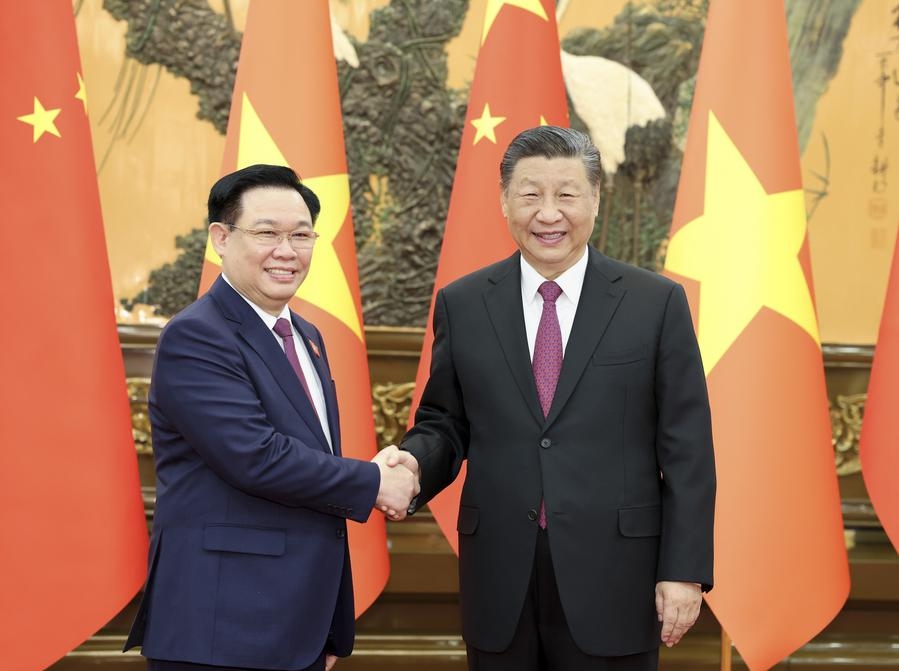 Chinese President Xi Jinping meets with Chairman of the National Assembly of Vietnam Vuong Dinh Hue at the Great Hall of the People in Beijing, capital of China, April 8, 2024. Photo: Xinhua