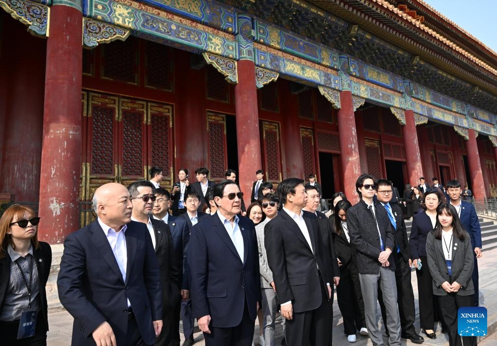 Ma Ying-jeou, former chairman of the Chinese Kuomintang party, and members of a delegation of young people from Taiwan visit the Palace Museum in Beijing, capital of China, April 8, 2024. Ma and a Taiwan youth delegation visited the Palace Museum, also known as the Forbidden City, in Beijing on Monday.(Photo: Xinhua)