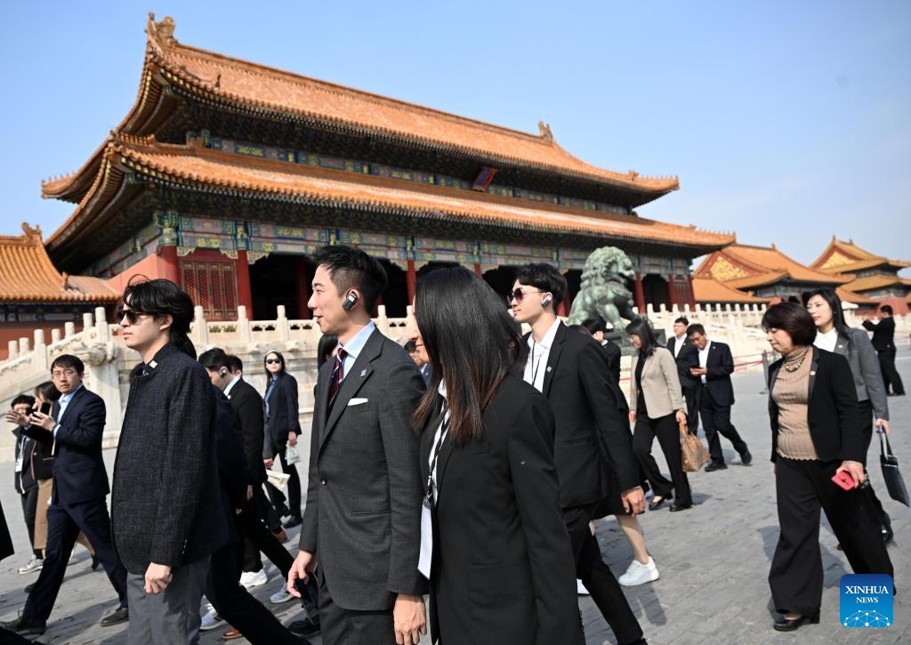 Members of a delegation of young people from Taiwan led by Ma Ying-jeou, former chairman of the Chinese Kuomintang party, visit the Palace Museum in Beijing, capital of China, April 8, 2024. Ma and a Taiwan youth delegation visited the Palace Museum, also known as the Forbidden City, in Beijing on Monday.(Photo: Xinhua)