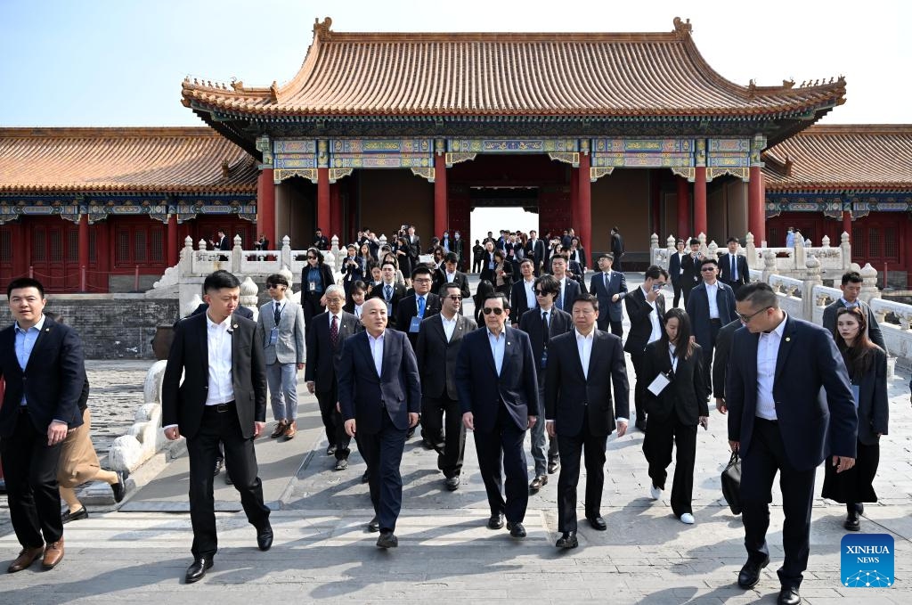 Ma Ying-jeou, former chairman of the Chinese Kuomintang party, and members of a delegation of young people from Taiwan visit the Palace Museum in Beijing, capital of China, April 8, 2024. Ma and a Taiwan youth delegation visited the Palace Museum, also known as the Forbidden City, in Beijing on Monday.(Photo: Xinhua)