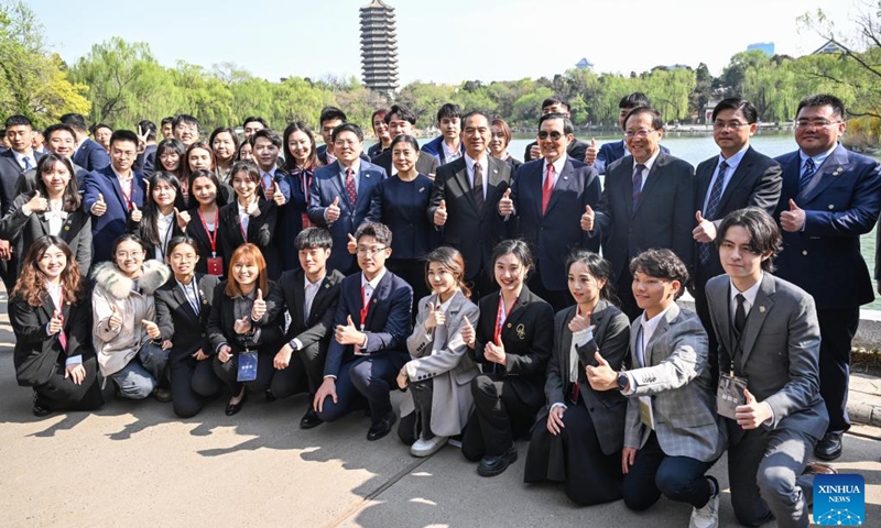 Ma Ying-jeou, former chairman of the Chinese Kuomintang party, and members of a Taiwan youth delegation pose for a group photo with teachers and students at the Peking University in Beijing, capital of China, April 9, 2024. Ma and a Taiwan youth delegation led by him visited the Peking University on Tuesday.(Photo: Xinhua)
