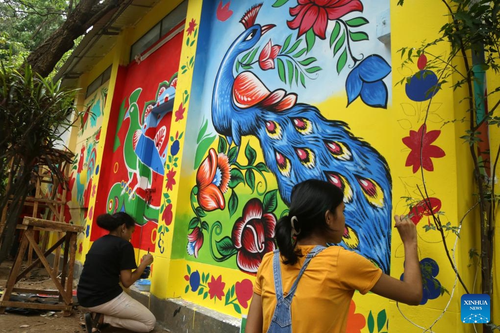Students paint on a wall for the Bengali New Year in Dhaka, Bangladesh, April 7, 2024. The Bengali New Year is usually celebrated every year on April 14.(Photo: Xinhua)