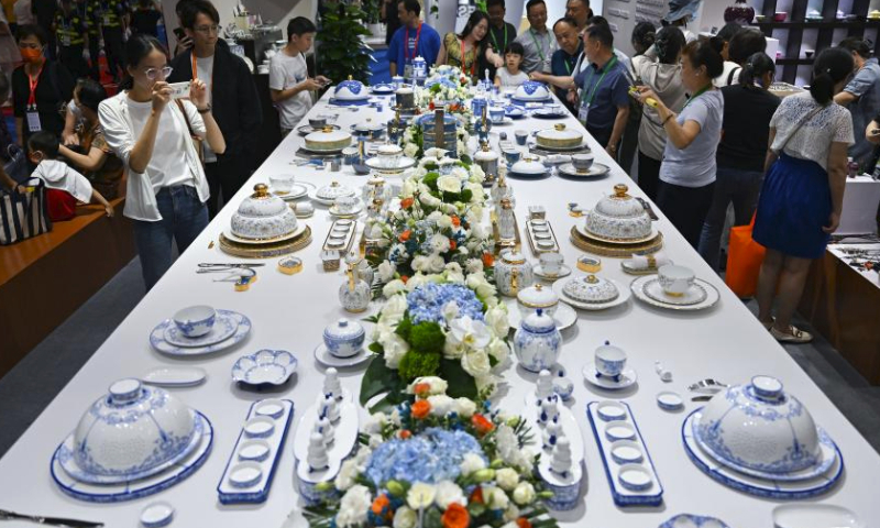 Porcelain artworks from Jingdezhen of China are displayed at the fourth China International Consumer Products Expo (CICPE) in Haikou, capital city of south China's Hainan Province, April 14, 2024. A batch of domestic brands have attracted a lot of visitors at the expo. (Xinhua/Guo Cheng)