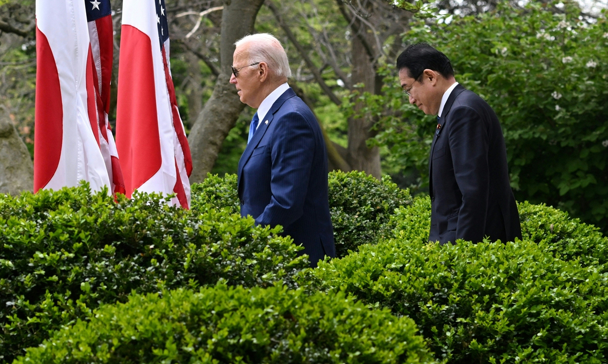 US President Joe Biden (left) and Japanese Prime Minister Fumio Kishida arrive to speak at a joint press conference in the Rose Garden of the White House in Washington, DC, April 10, 2024. Photo: AFP