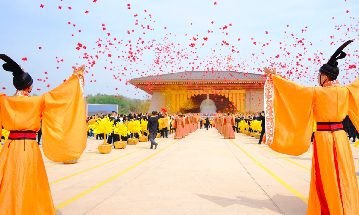 Chinese people pay tribute to legendary ancestor Huangdi - Vimarsana News