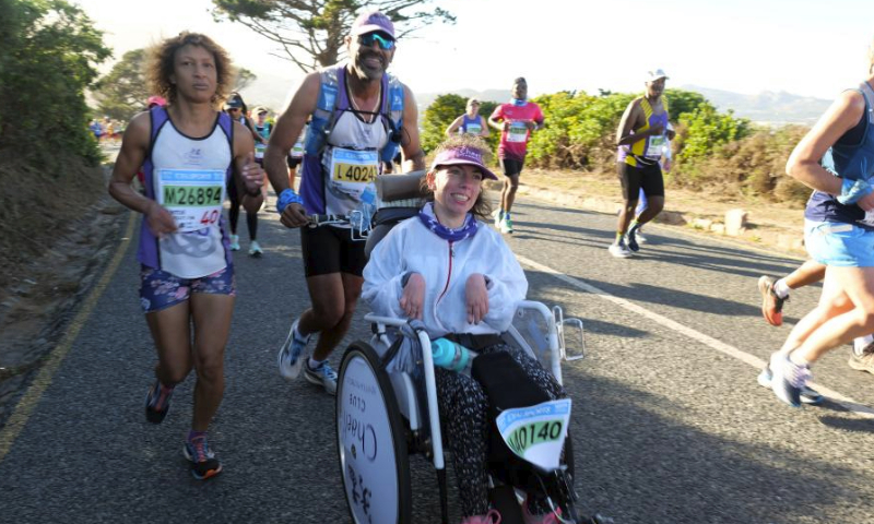 Participants compete during the 2024 Two Oceans Marathon in Cape Town, South Africa, April 13, 2024. The Two Oceans Marathon, which is run against a backdrop of spectacular scenery through the Cape Peninsula, has earned a reputation as the world's most beautiful marathon. (Photo by Ian Landsberg/Xinhua)