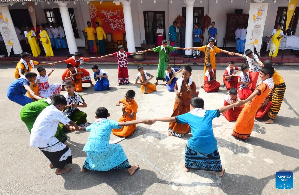 Children perform traditional folk dances for the Sinhala and Tamil New Year, a traditional festival to be observed on the coming weekend, at a school in Colombo, Sri Lanka, April 9, 2024.(Photo: Xinhua)