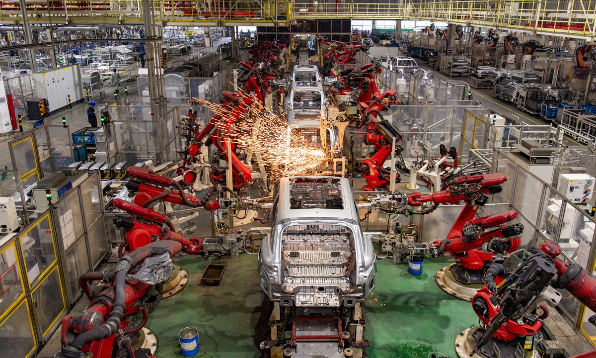 Industrial robots weld the frame of NEVs inside an automotive assembly in Jinhua, East China's Zhejiang Province on April 8, 2024. Photo: VCG