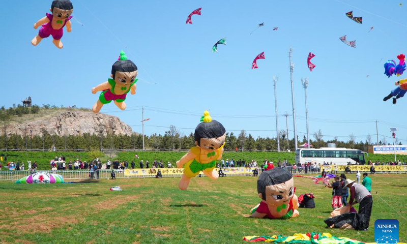This photo taken on April 20, 2024 shows kites flying in the sky at the 41st Weifang International Kite Festival in Weifang, east China's Shandong Province. The annual kite gala kicked off here Saturday. (Xinhua/Xu Suhui)
