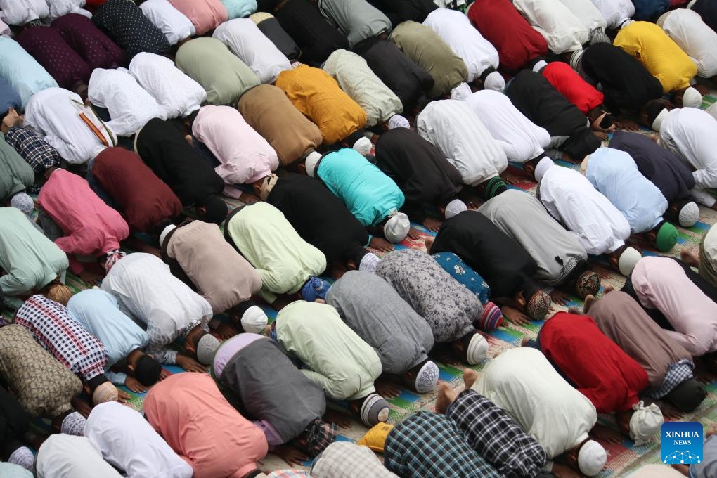 People offer Eid al-Fitr prayers at a mosque in Kathmandu, Nepal, April 11, 2024.(Photo: Xinhua)