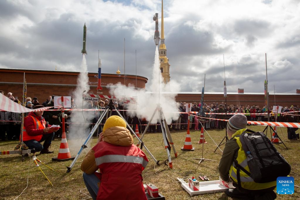 Children watch rocket model launching in St. Petersburg, Russia, April 14, 2024. A rocket model launch event was held here in celebration of Russia's Cosmonautics Day, which commemorates the first manned spaceflight on April 12, 1961 by Soviet cosmonaut Yuri Gagarin.(Photo: Xinhua)
