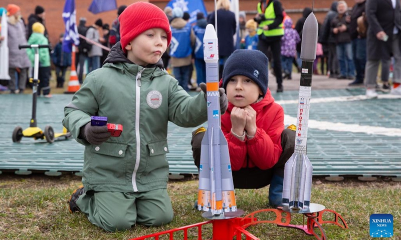 Children prepare for rocket model launching in St. Petersburg, Russia, April 14, 2024. A rocket model launch event was held here in celebration of Russia's Cosmonautics Day, which commemorates the first manned spaceflight on April 12, 1961 by Soviet cosmonaut Yuri Gagarin.(Photo: Xinhua)