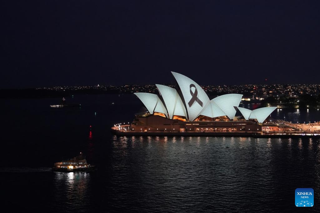 This photo taken on April 15, 2024 shows the Sydney Opera House illuminated with a black ribbon to mourn for victims of the knife attack inside the Westfield Shopping Center at Bondi Junction on April 13, in Sydney, Australia.(Photo: Xinhua)