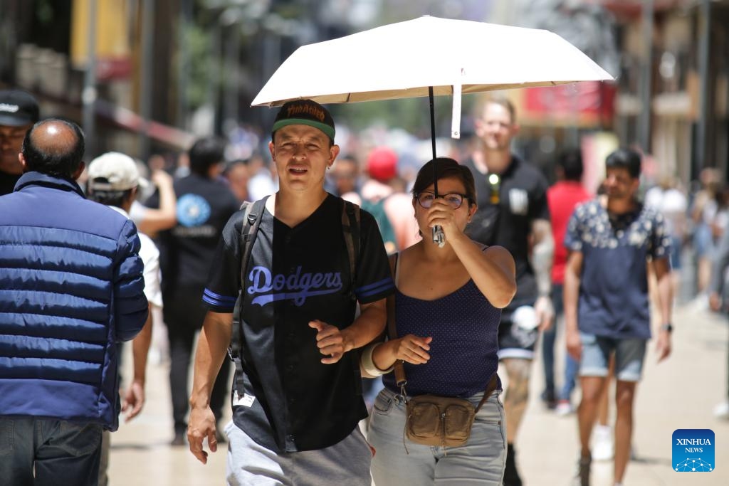Two pedestrians shield themselves from the sun with an umbrella in Mexico City, Mexico, on April 16, 2024.(Photo: Xinhua)