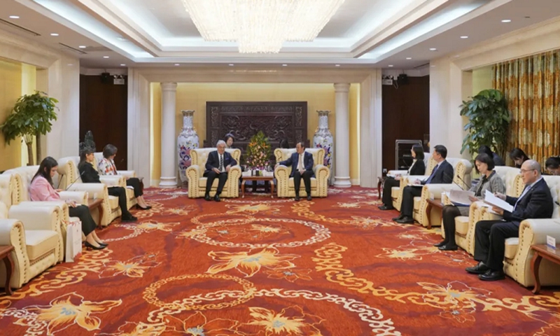 Dr. ?smail Hakki Musa meets with Wu Fulin on April 11. Photo: Courtesy of The Export-Import Bank of China