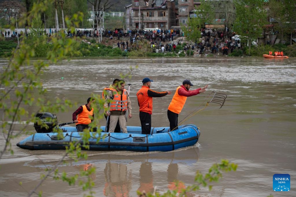 Rescuers search for missing people after a boat capsized in a river in Srinagar, the summer capital of Indian-controlled Kashmir, April 16, 2024. At least six people, including four school children, were killed and many others went missing Tuesday after a boat carrying them capsized in Indian-controlled Kashmir, officials said.(Photo: Xinhua)