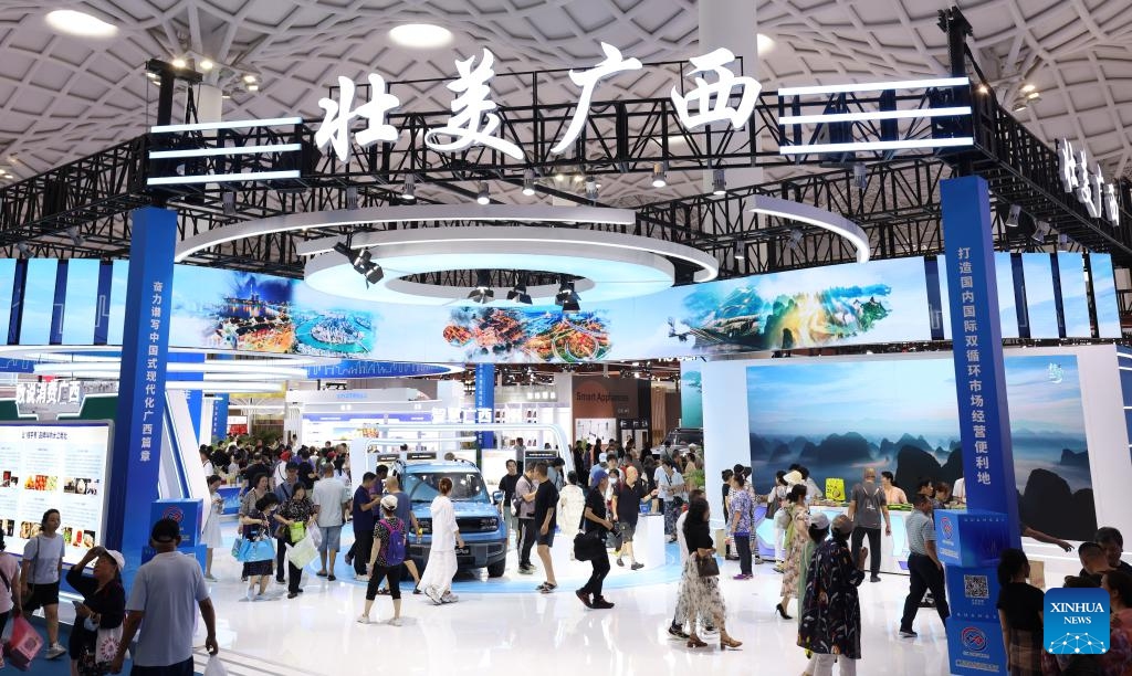 Visitors attend the fourth China International Consumer Products Expo in Haikou, capital city of south China's Hainan Province, April 17, 2024. The expo opened to the public on Wednesday.(Photo: Xinhua)
