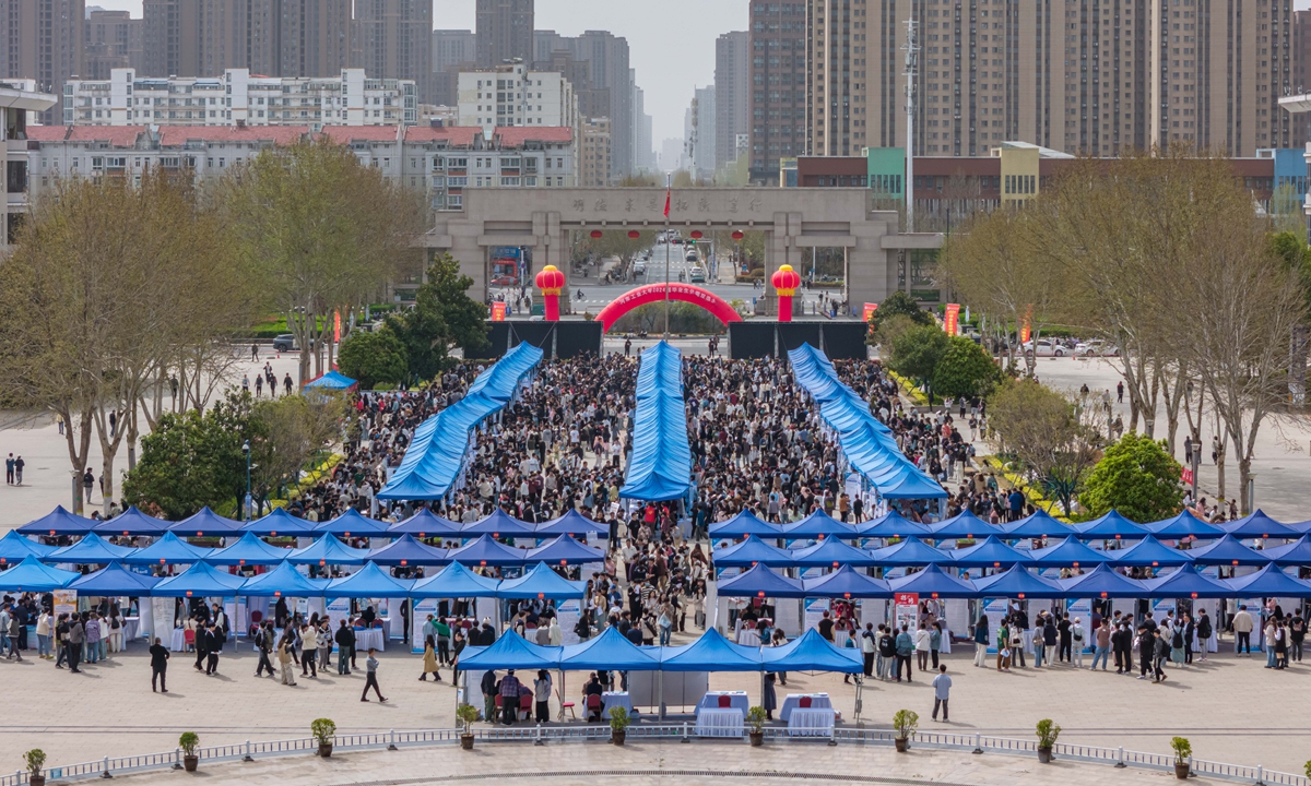 The Henan University of Technology in Zhengzhou, Central China's Henan Province, holds a job fair for graduates on March 30, 2024. Photo: VCG