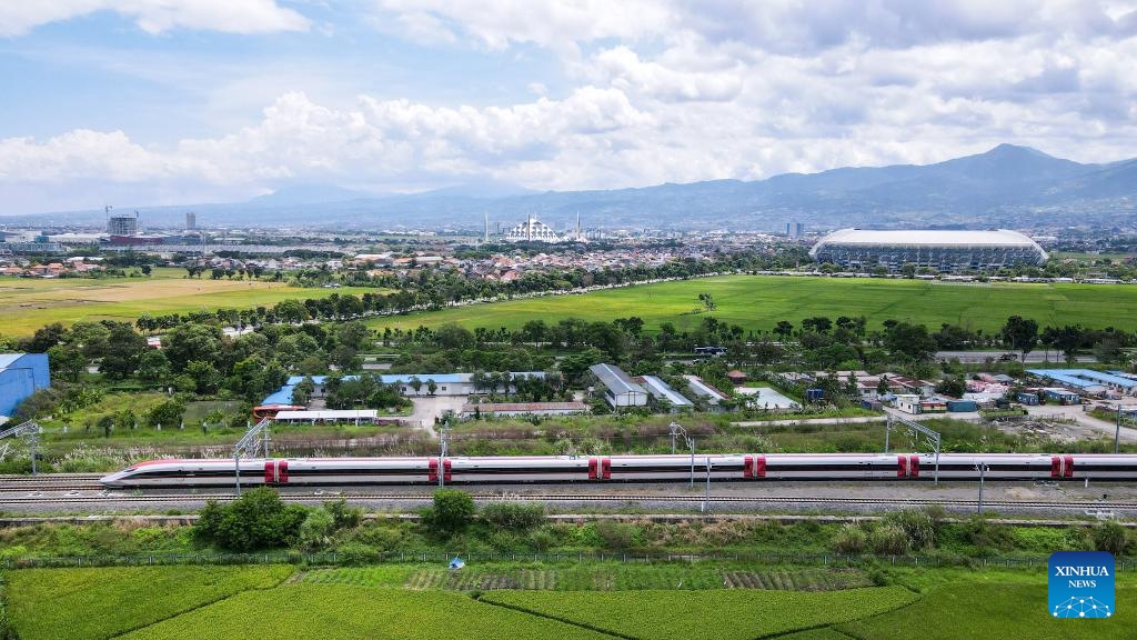 An aerial drone photo taken on April 17, 2024 shows a high-speed electrical multiple unit (EMU) train running along the Jakarta-Bandung high-speed railway in Indonesia. The Jakarta-Bandung High-Speed Railway marked its six months of operation on Wednesday with a total of 2.56 million passengers transported, said PT Kereta Cepat Indonesia-China (KCIC), a joint venture consortium between Indonesian and Chinese state-owned firms that constructs and runs the HSR(Photo: Xinhua)