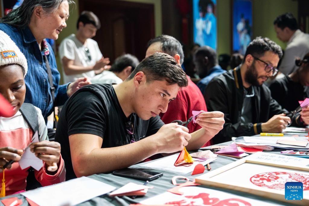 International students learn to make paper-cutting items at the Museum of Intangible Cultural Heritage of Changsha in central China's Hunan Province, April 18, 2024.(Photo: Xinhua)