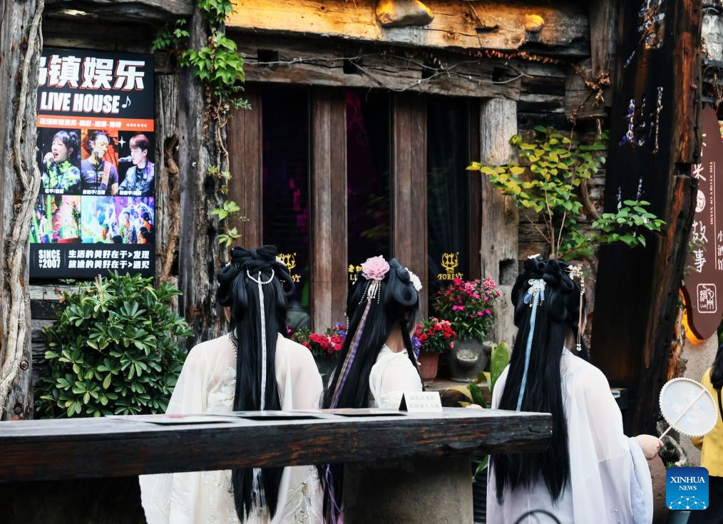 Tourists donning traditional Hanfu attire walk in the water town Wuzhen in Jiaxing City, east China's Zhejiang Province, April 11, 2024. Located in east China's Zhejiang Province, the waterside city Jiaxing is renowned for tourist destinations Nanhu Lake and Wuzhen. In the breezy month of April, the two tourist hotspots come alive with the gentle touch of spring. Nanhu Lake, with its shimmering waters and willow trees swaying along the lakeside, is a sight to behold.(Photo: Xinhua)