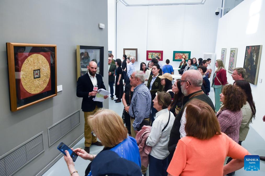 People view art works during the Chinese contemporary art exhibition Fluyendo naturalmente at China Cultural Center in Madrid, Spain, April 16, 2024.(Photo: Xinhua)
