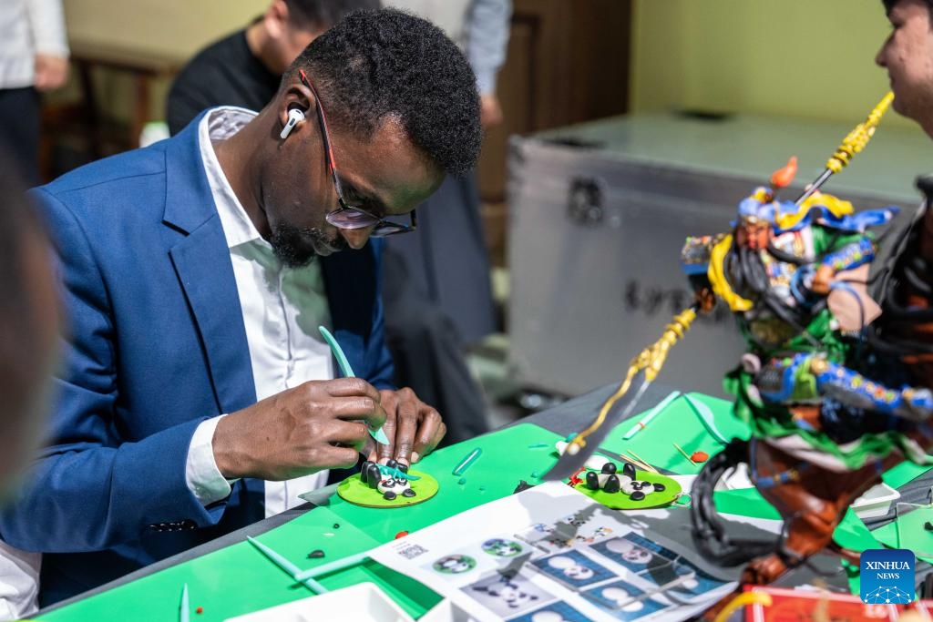 International students learn dough modelling at the Museum of Intangible Cultural Heritage of Changsha in central China's Hunan Province, April 18, 2024. (Photo: Xinhua)