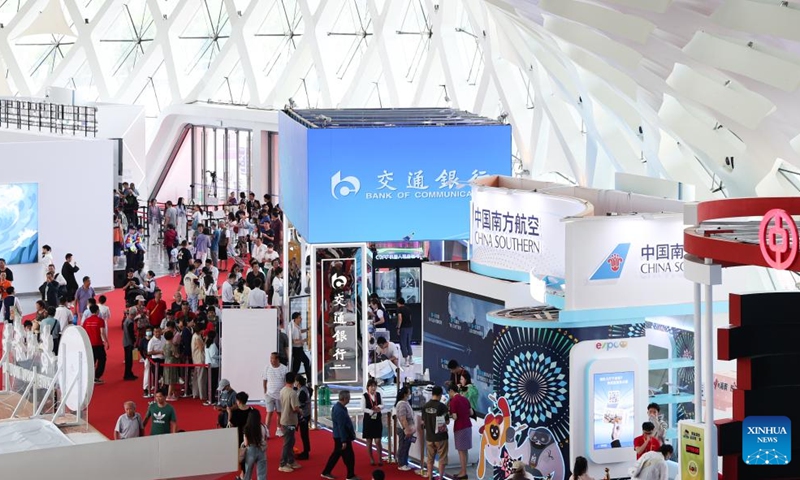 People visit the fourth China International Consumer Products Expo (CICPE) in Haikou, capital city of south China's Hainan Province, April 18, 2024. The fourth CICPE concluded here in Hainan on Thursday. Over 370,000 visits were made during the six-day expo, which hosted more than 4,000 brands from 71 countries and regions.(Photo: Xinhua)