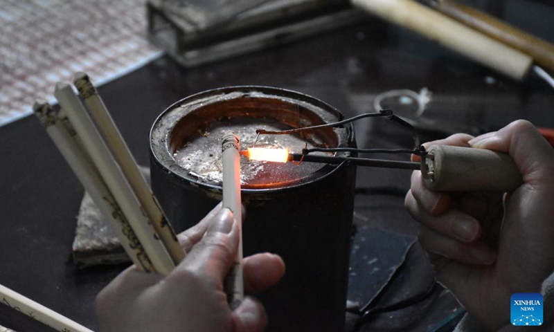 A lover of Nanyang pyrography makes an artwork of pyrography at a studio of Nanyang Pyrography Factory in Nanyang City, central China's Henan Province, March 14, 2024.