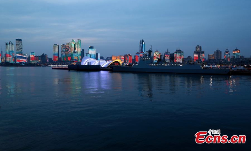 Night view of the guided-missile destroyer Kaifeng of the People's Liberation Army (PLA) navy at the Qingdao International Sailing Center pier in east China's Shandong Province, April 22, 2024. Photo: China News Service

