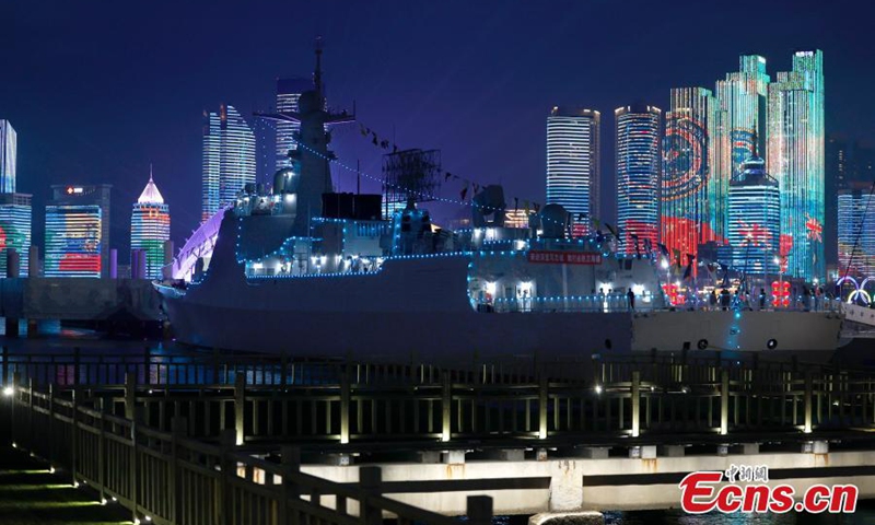 Night view of the guided-missile destroyer Kaifeng of the People's Liberation Army (PLA) navy at the Qingdao International Sailing Center pier in east China's Shandong Province, April 22, 2024. Photo: China News Service

