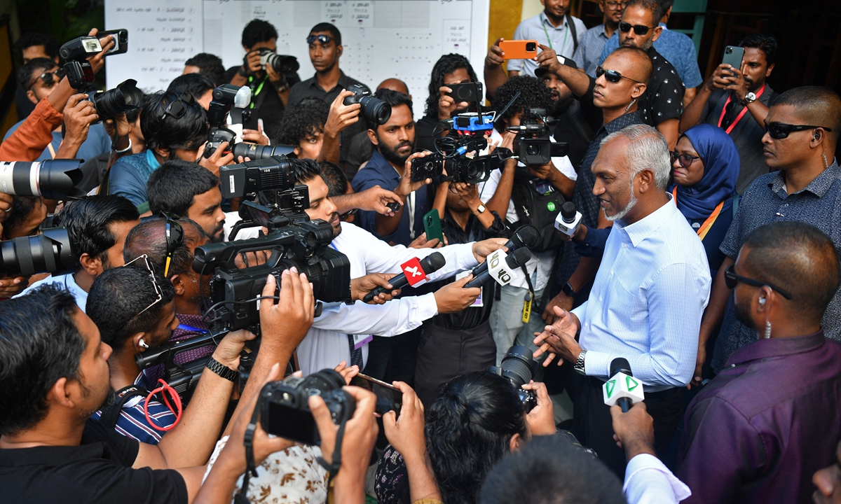 Maldives' President Mohamed Muizzu (R) addresses the media representatives after casting his ballot during the country's parliamentary election, in Male on April 21, 2024. Photo: AFP