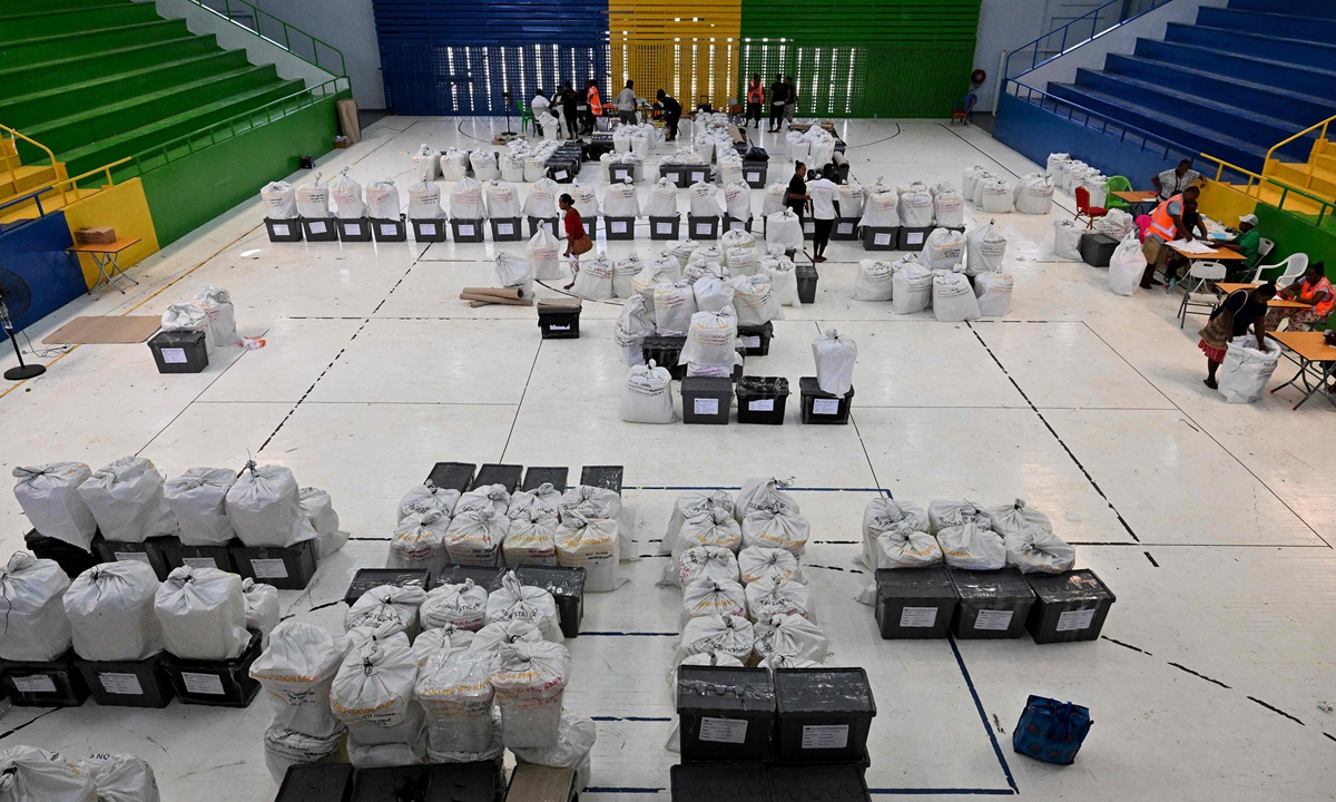 Electoral officers busy in ballot boxes verification prior to start vote counting in Honiara, capital city of the Solomon Islands, on April 18, 2024. Photo: VCG