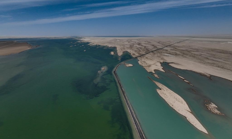An aerial drone photo taken on April 22, 2024 shows a view of Xi Taijnar Lake in the Mongolian-Tibetan Autonomous Prefecture of Haixi, northwest China's Qinghai Province. The Qaidam Basin in northwest China is home to a unique landscape which consists of salt lakes, the Gobi desert and the wind-eroded rocks known as yardang. Photo: Xinhua